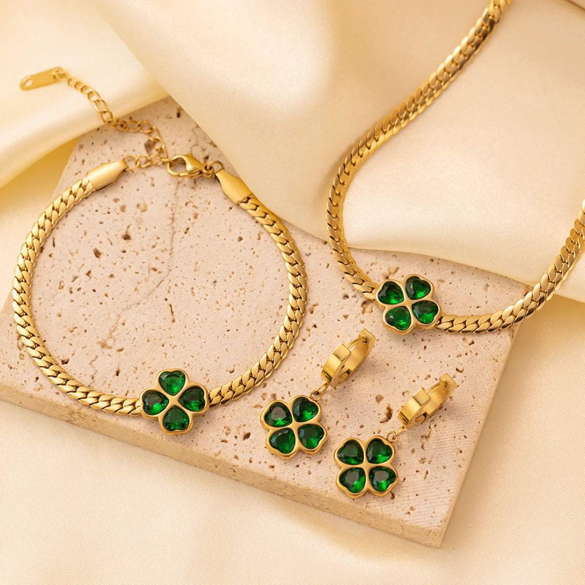 Conjunto Trébol Esmeralda 3 Piezas ✨ Collar + Pulsera + Aretes